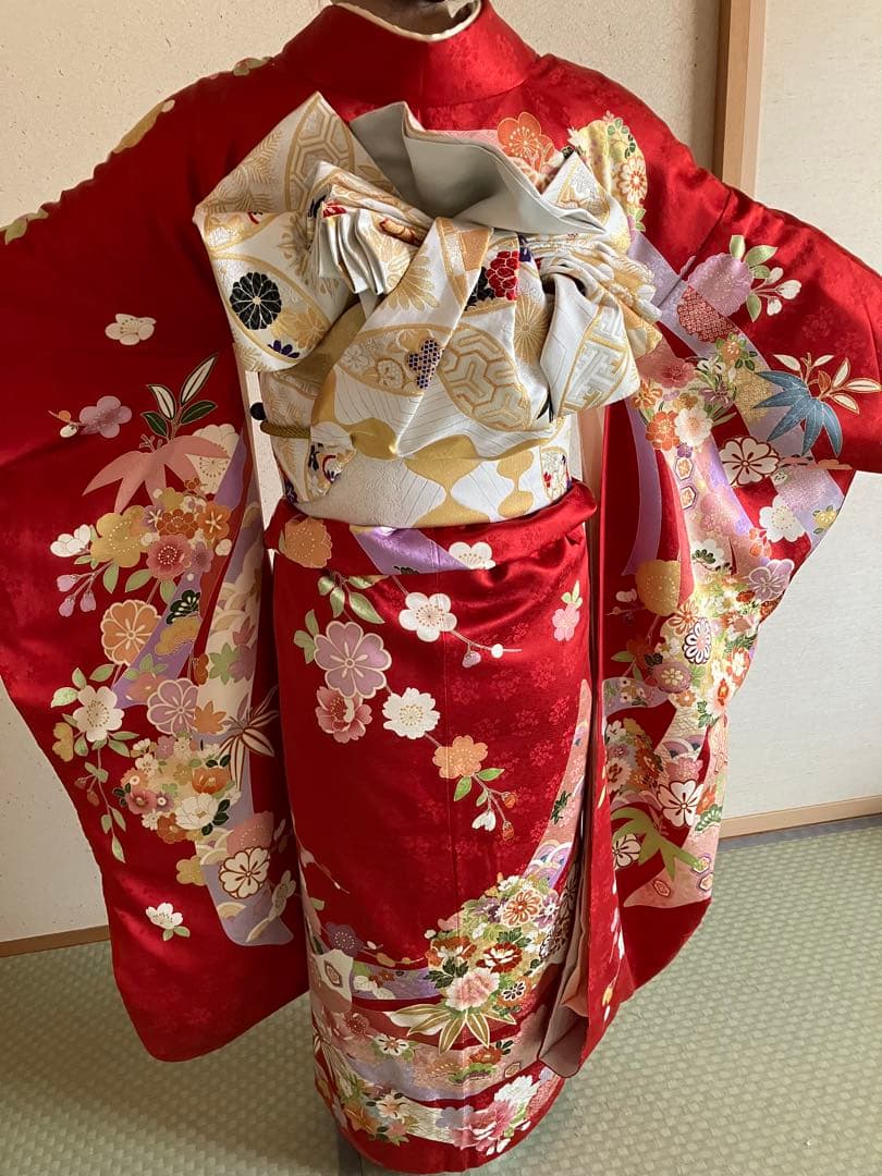 2025年限定　限界価格！赤色 花柄 振袖