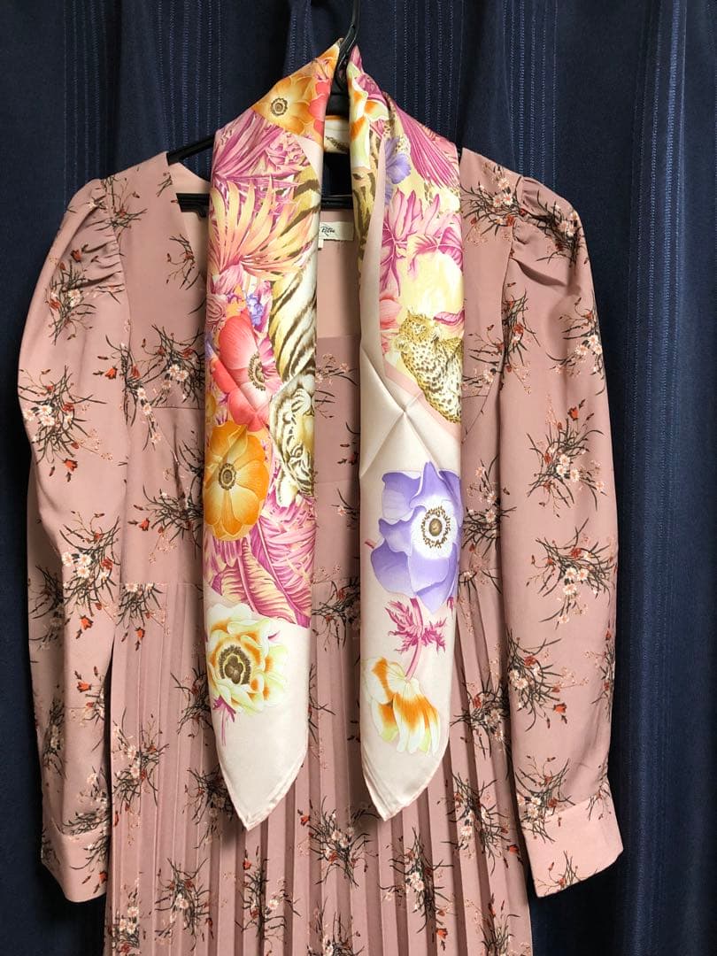 Salvatore Ferragamo 花柄スカーフ ピンク系