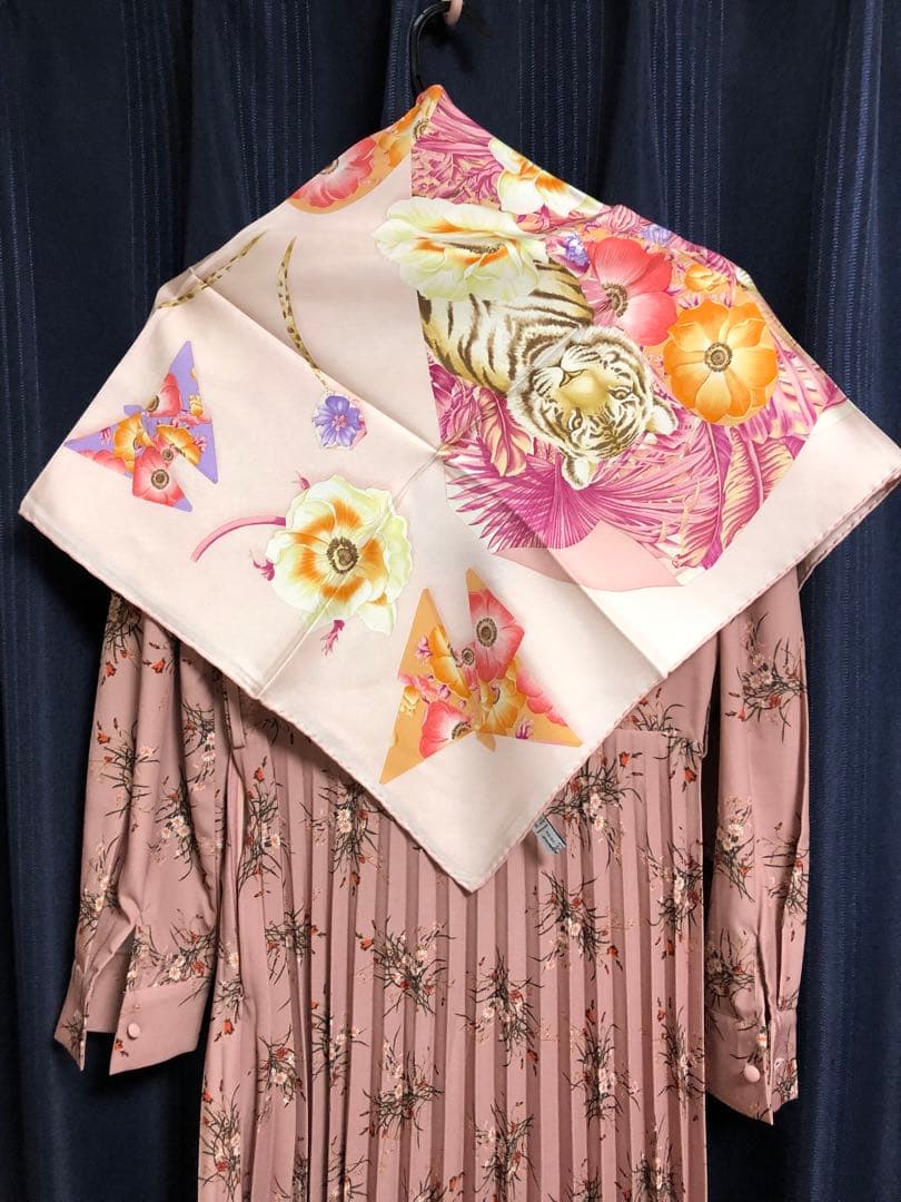 Salvatore Ferragamo 花柄スカーフ ピンク系