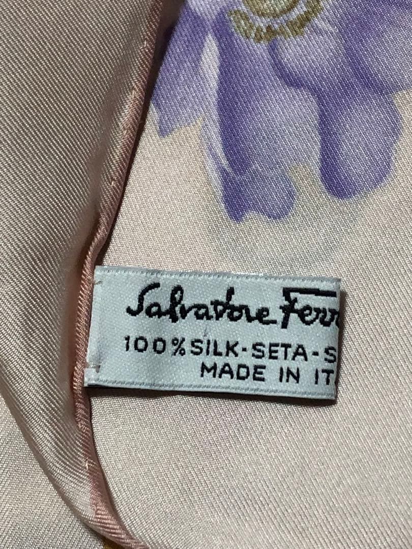 Salvatore Ferragamo 花柄スカーフ ピンク系