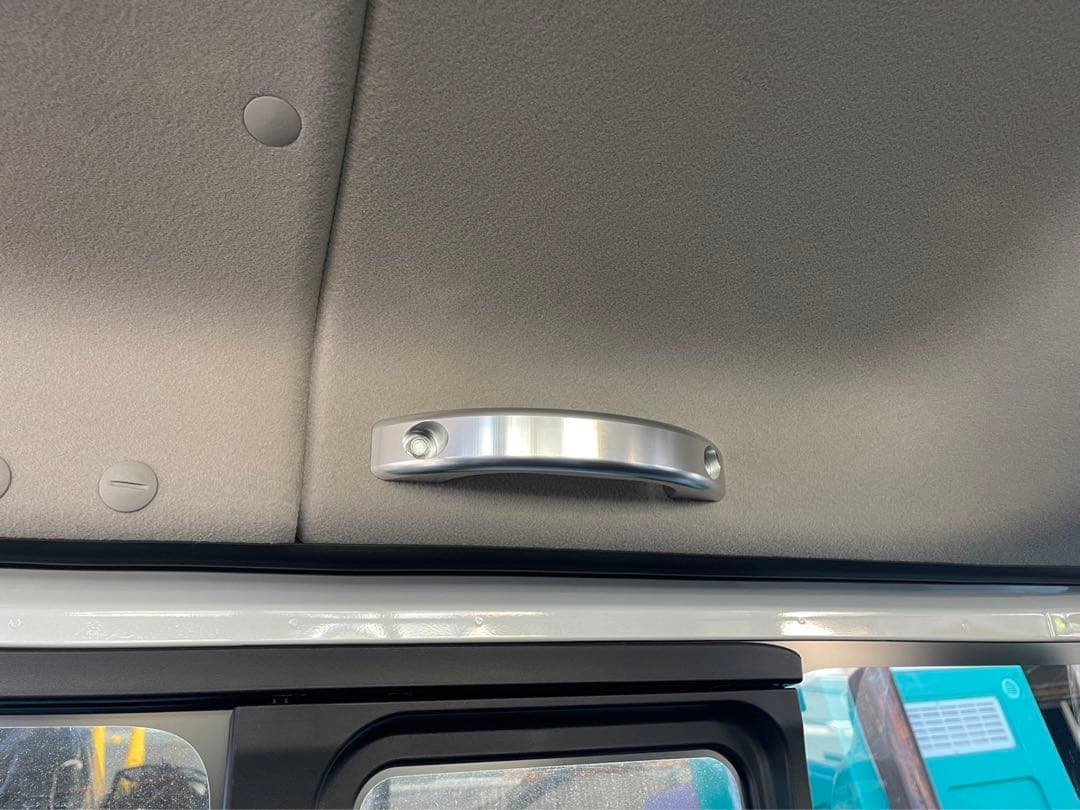 キャラバン　NV350 ビレット アシストグリップ　アシストグリップ　新品