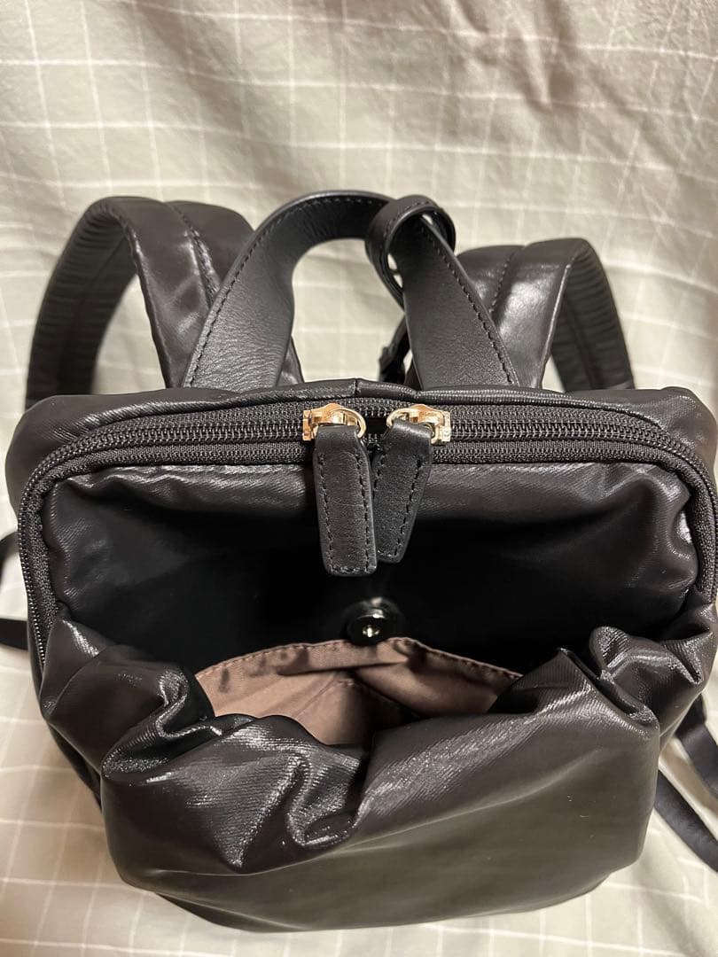 ペレボルサ　ギャザーリュックミディアム　ブラック