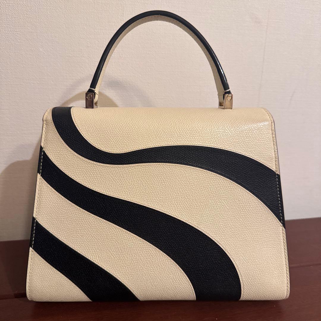 V alextra エレガントなアイボリーとブラックのハンドバッグ - メルカリ