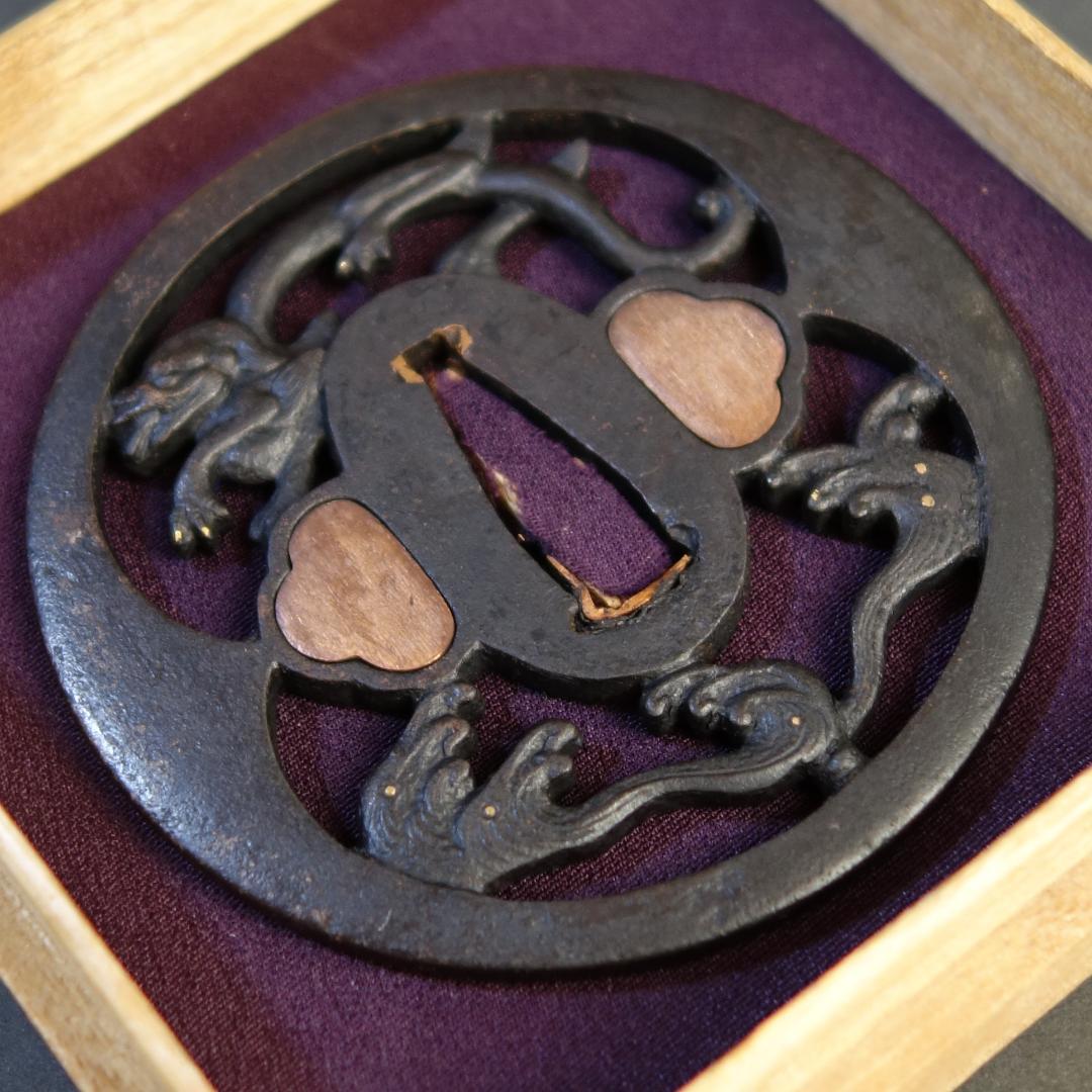 鍔 鐔 刀装具 日本刀 武具 骨董【波龍図鐔 無銘 正阿弥】(特別貴重認定書有)