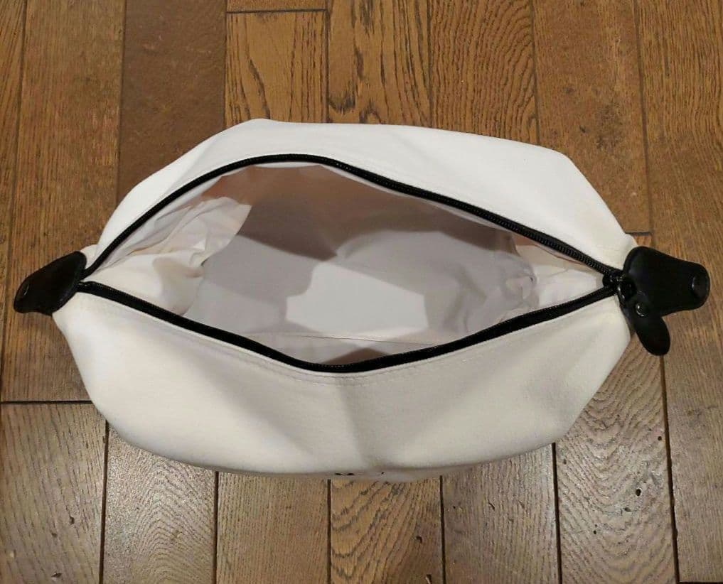 新品未使用 CHANEL シャネル ポーチ キャンバス地 ホワイト/ブラック