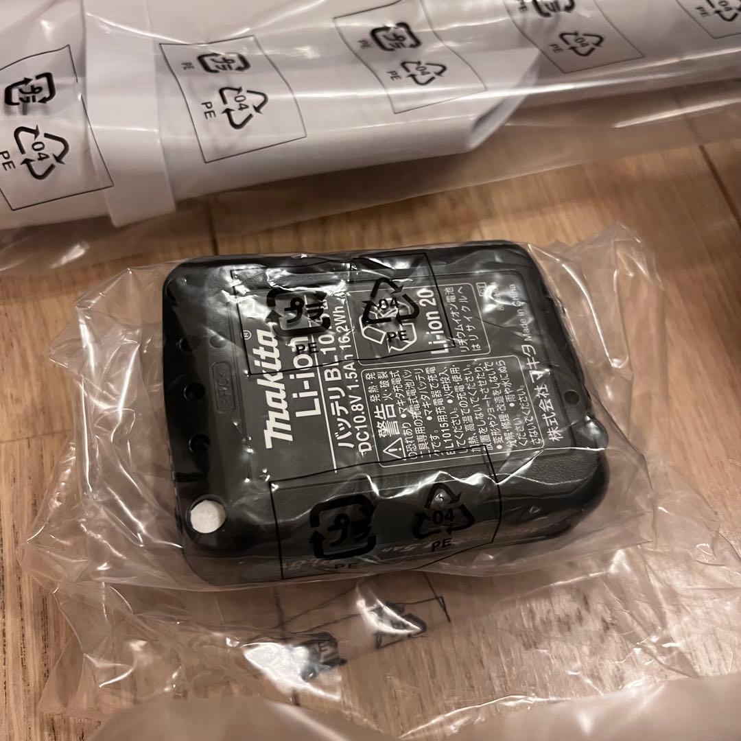 マキタ 掃除機 CL108FDSHW カプセル式10.8 コードレス　充電器付