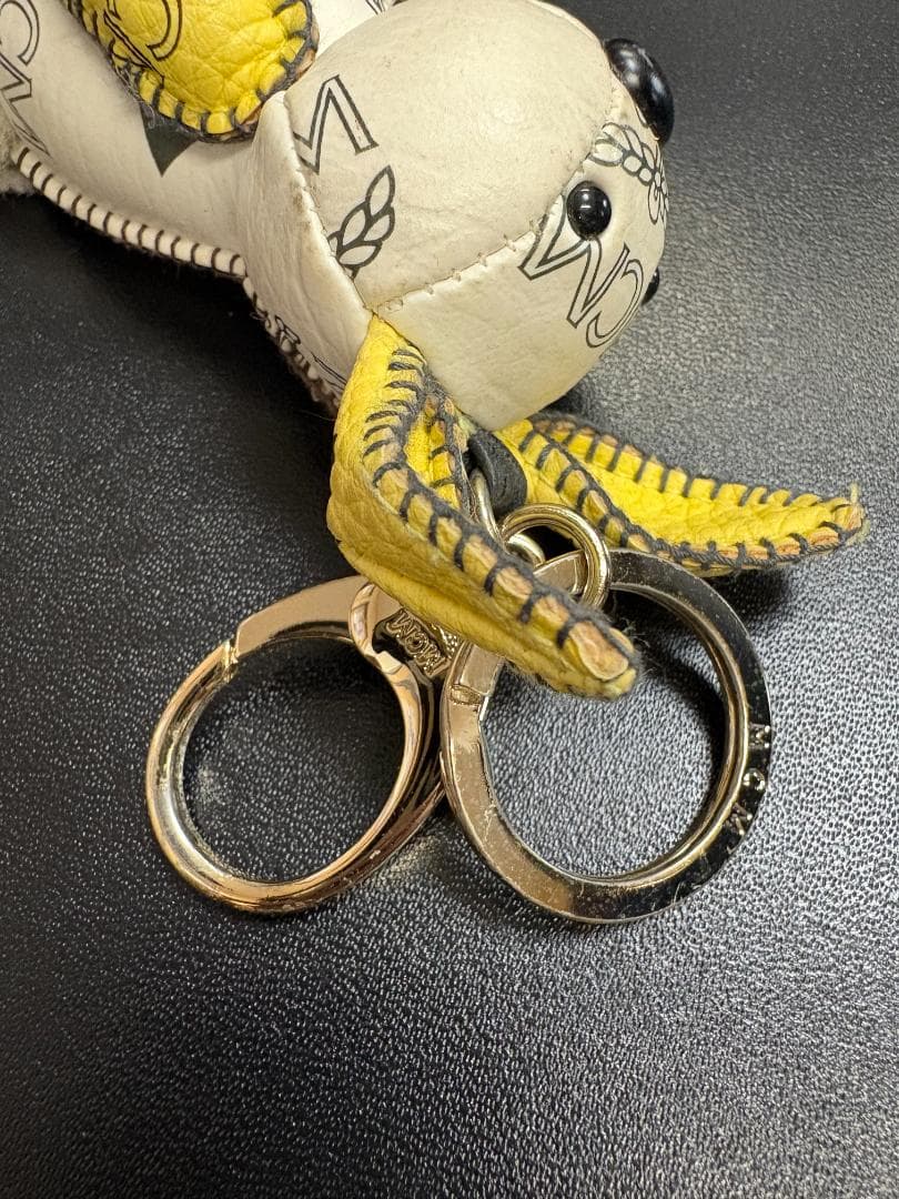 MCM ラビット キーホルダー うさぎ バッグチャーム イエロー 総柄