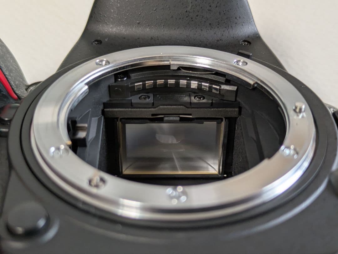 ニコンD7000ボディ 純正バッテリーグリップ(MB-D11)付き 防湿庫保管