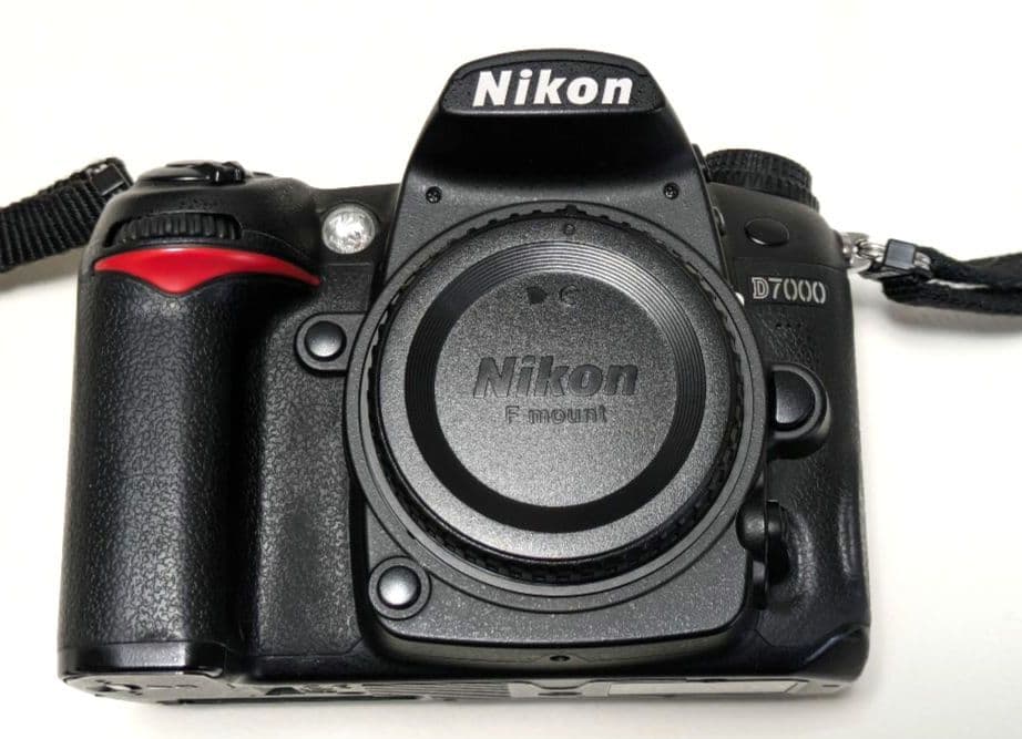ニコンD7000ボディ 純正バッテリーグリップ(MB-D11)付き 防湿庫保管