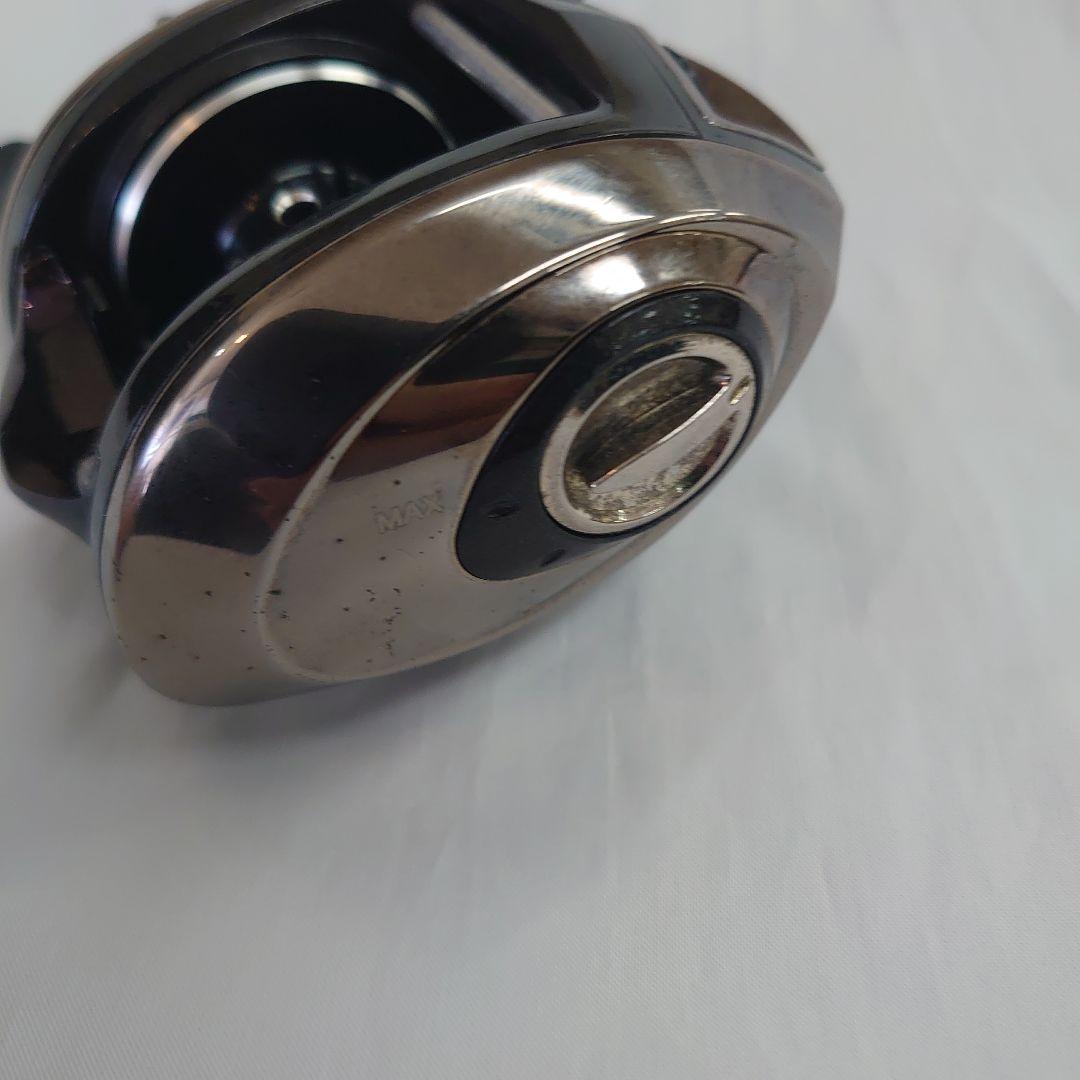 Revo Elite IB ベイトリール シルバー/レッド