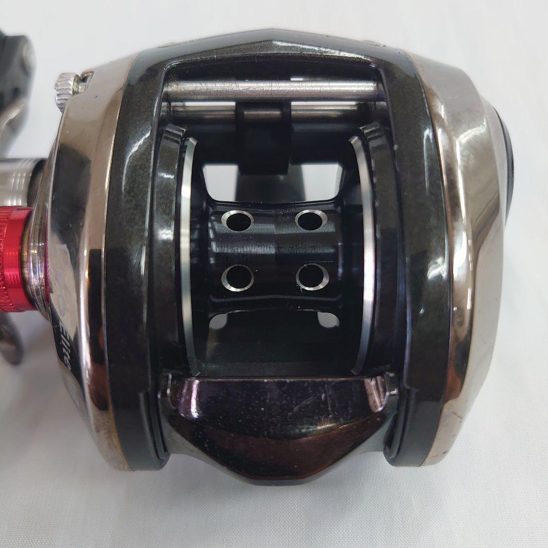 Revo Elite IB ベイトリール シルバー/レッド