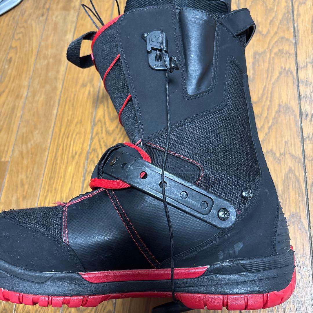 タ*イ様 26500→17000 YONEX スノーボードブーツ 黒/赤 27.の通販はau