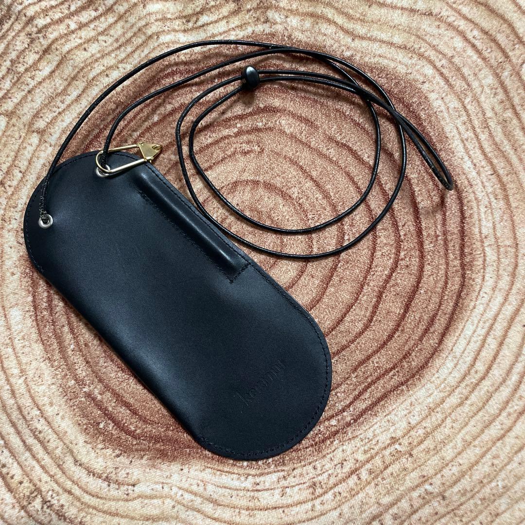 Kearny leather grass case