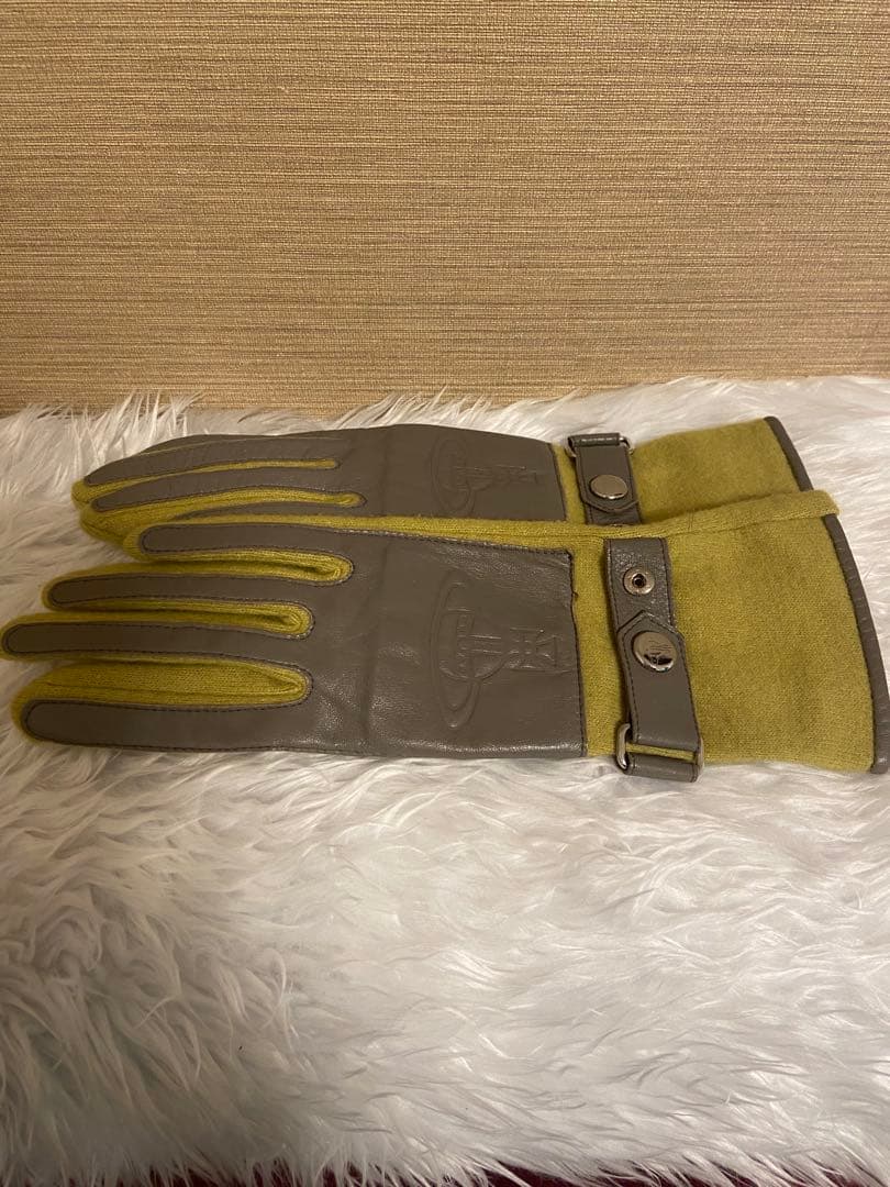 希少レア品.Vivienne Westwood ウールベレー帽.レザー手袋セット