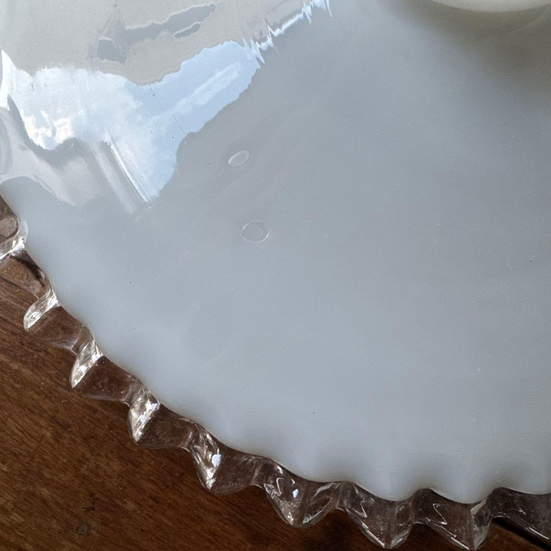 フランスアンティーク　ミルクガラスシェード　フリルシェード　ランプシェード