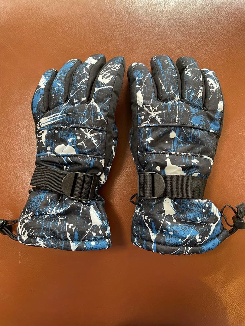 スキーウェア男性Mサイズ　早い者勝ち！新品タグ付きとシャツと手袋