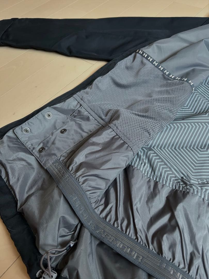 【美品】Under Armour フード付きスキーウェアジャケット