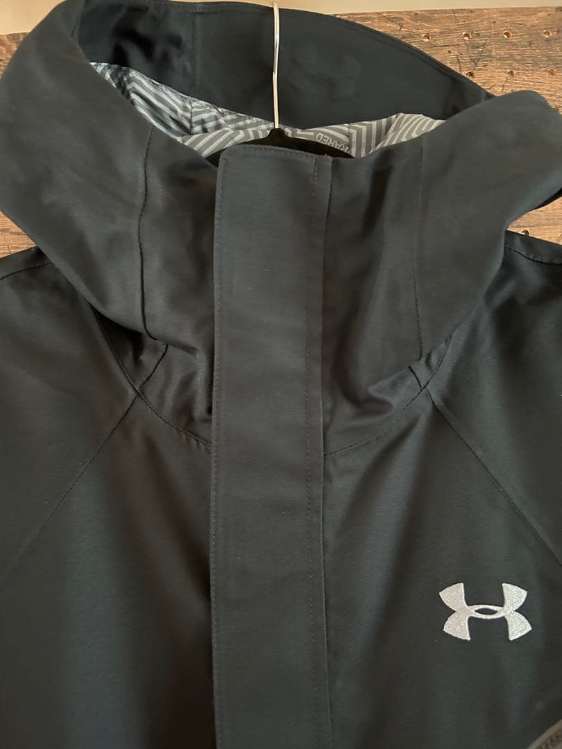 【美品】Under Armour フード付きスキーウェアジャケット
