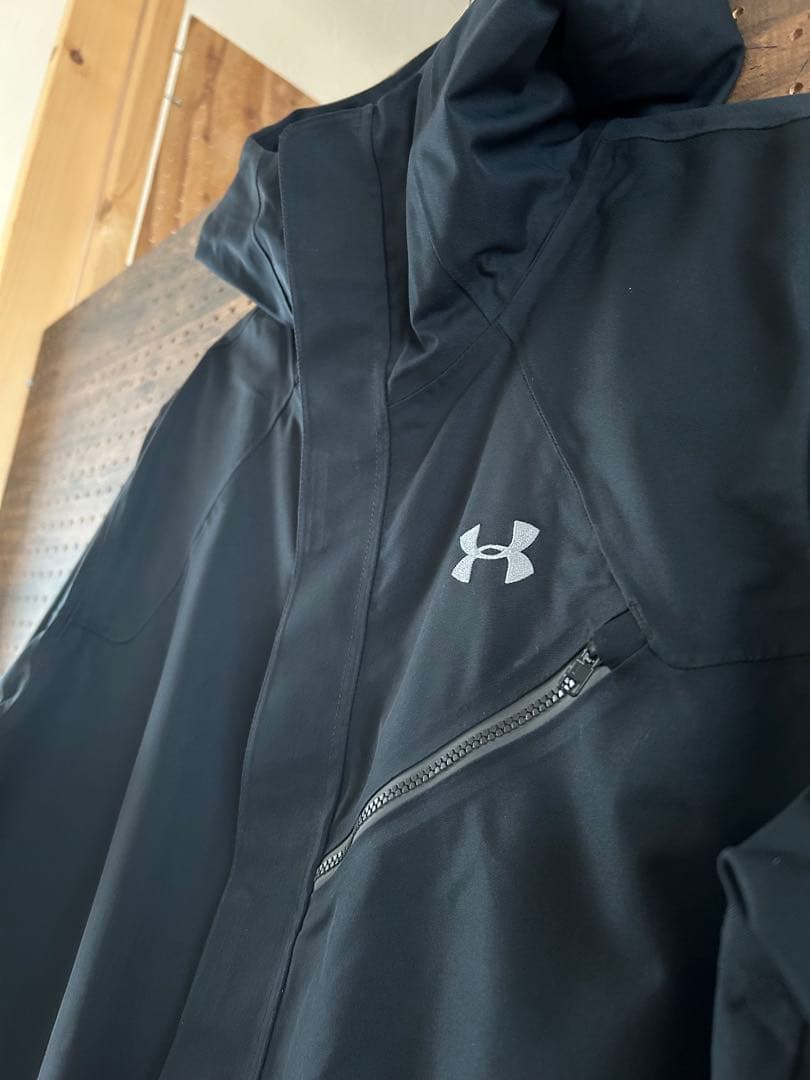 【美品】Under Armour フード付きスキーウェアジャケット