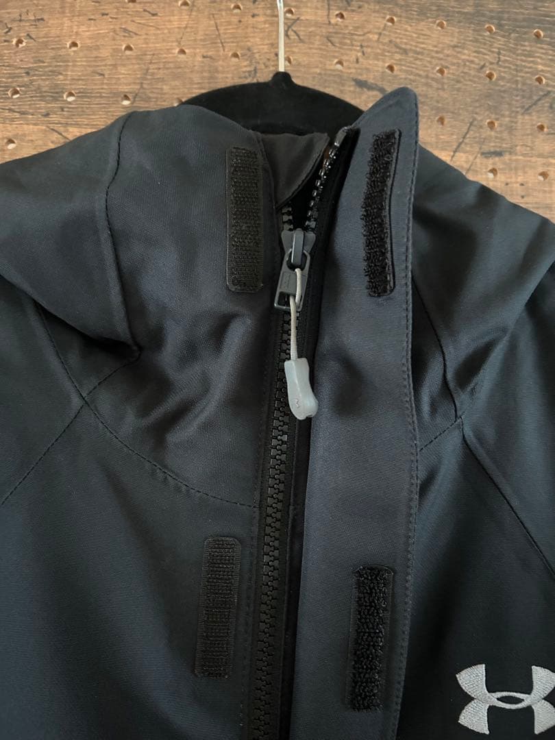 【美品】Under Armour フード付きスキーウェアジャケット