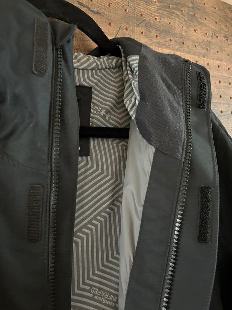 【美品】Under Armour フード付きスキーウェアジャケット