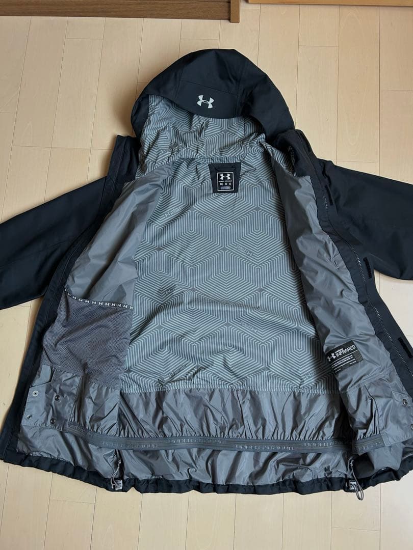 【美品】Under Armour フード付きスキーウェアジャケット