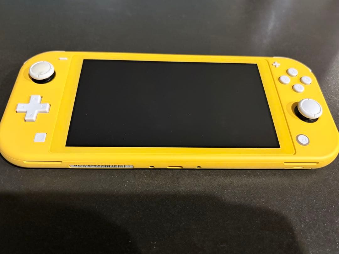 Nintendo Switch Lite イエロー 充電器 動作確認済　右側欠け