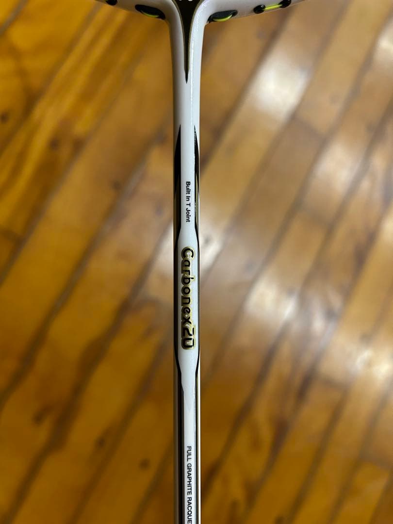 ヨネックスバドミントンラケット Carbonex 20
