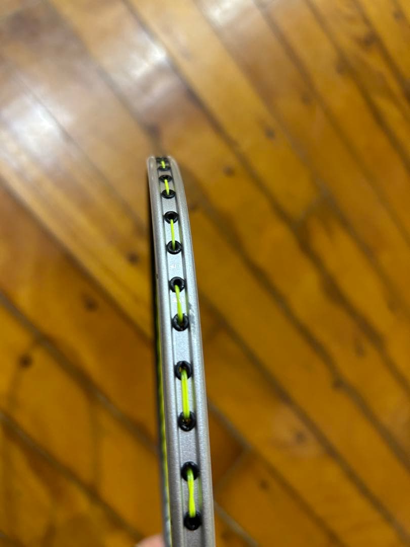 ヨネックスバドミントンラケット Carbonex 20