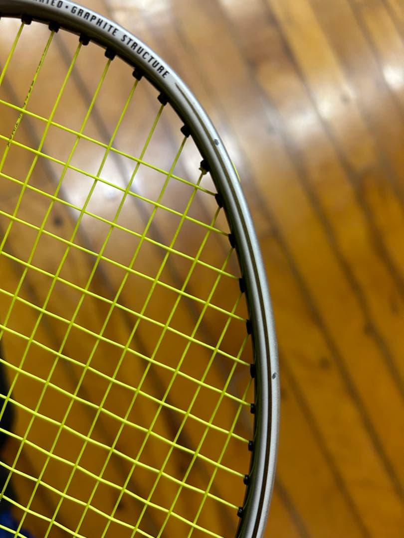 ヨネックスバドミントンラケット Carbonex 20