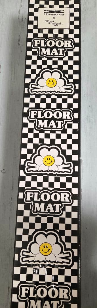 LE SSERAFIM ルセラフィム フロアマット ラグ ウィグルウィグル