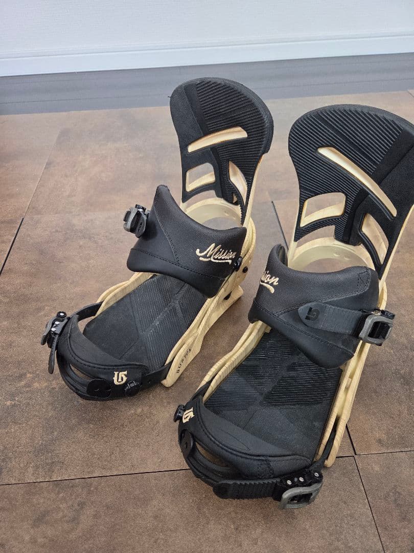 Burton Mission ビンディング Mサイズ ブラック/ナチュラルウッド