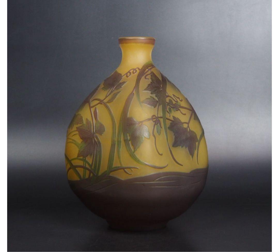 送料無料 時代物　被せガラス蔦葛文扁壺　花文花瓶　高さ23.5ｃｍ　共箱