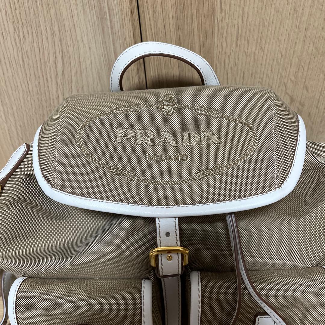 プラダ　バックパック　ロゴジャガード