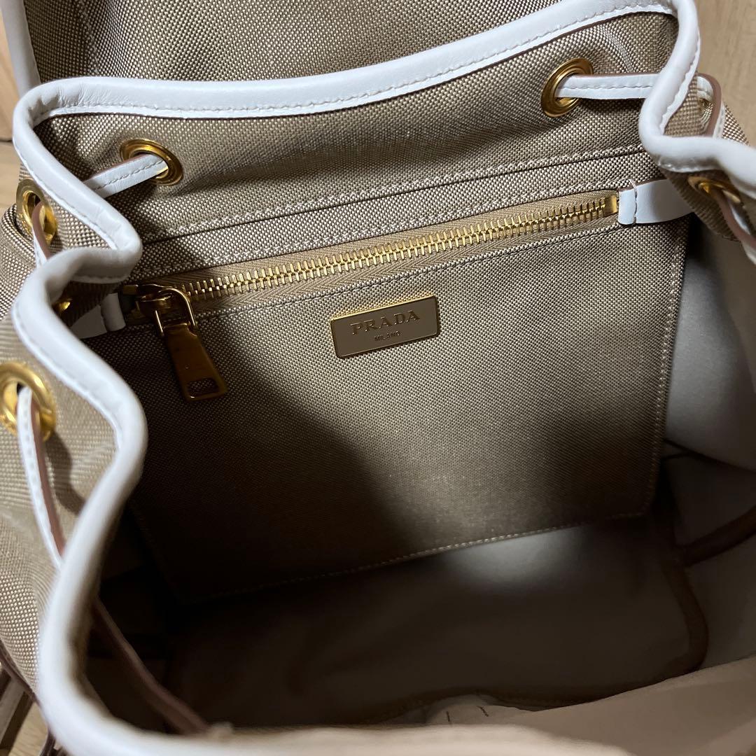 プラダ　バックパック　ロゴジャガード