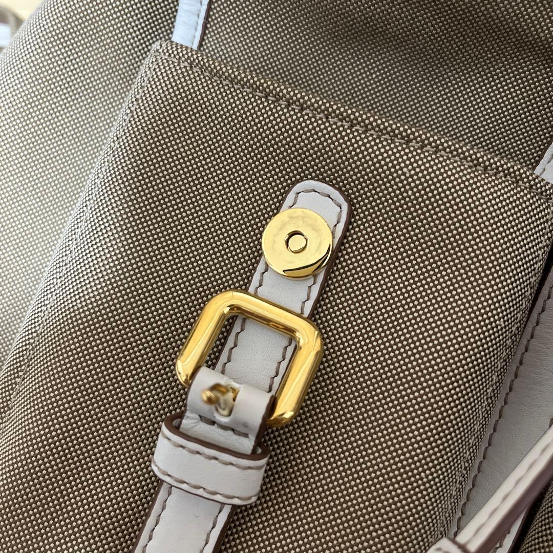 プラダ　バックパック　ロゴジャガード