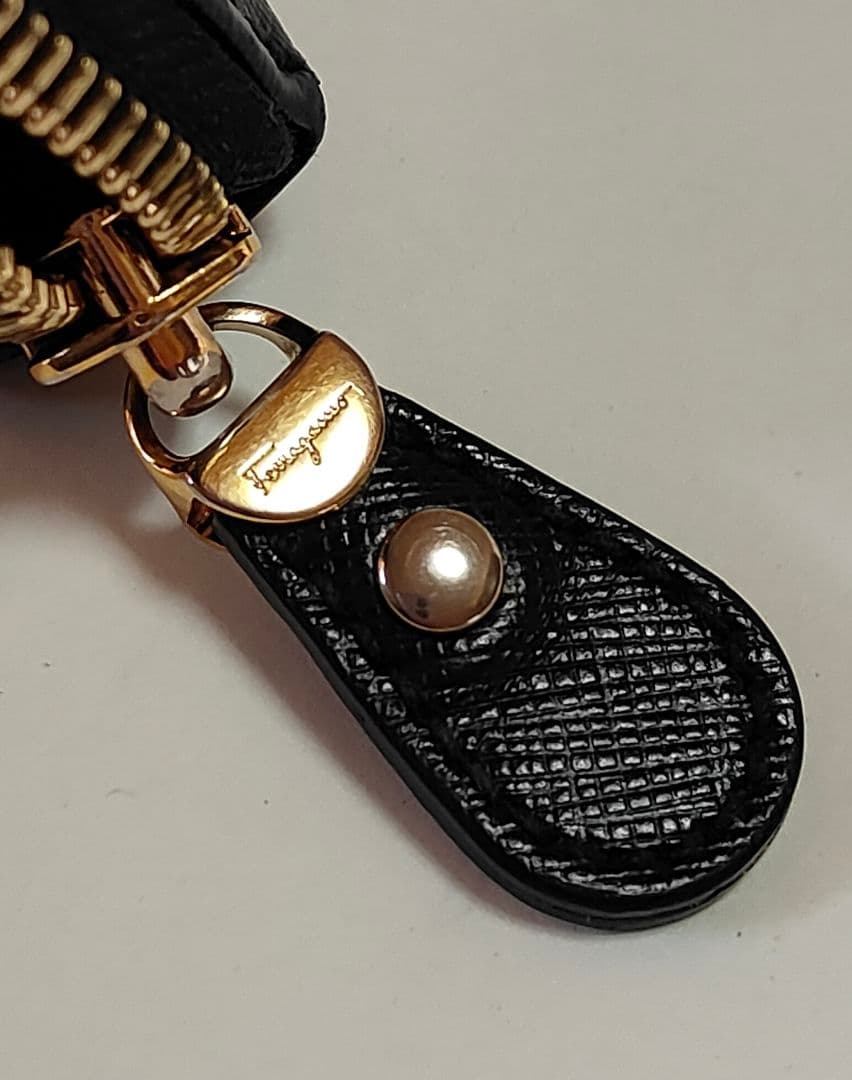 【美品!!】フェラガモ ヴァラリボン 黒ブラック 長財布 L字ファスナー