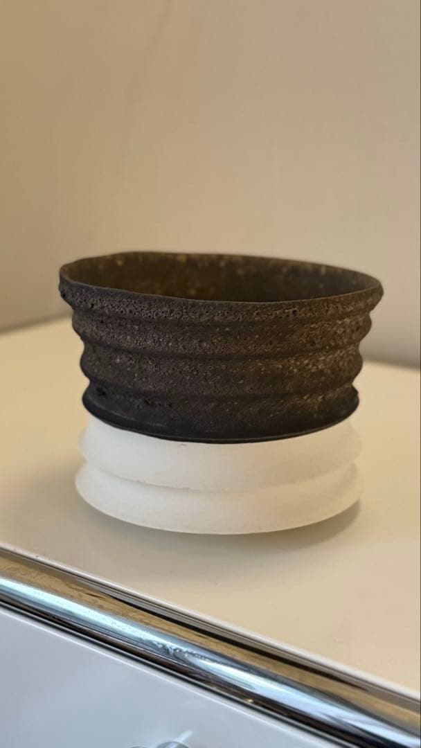 たけろうポット 白×金2 植木鉢 安西岳郎 塊根 カタチ goujin - メルカリ