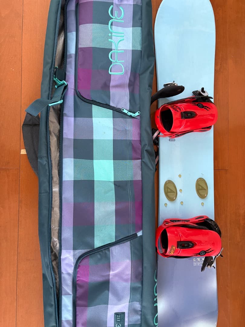女性スノーボード 赤いバインディング付き　ボードケース付き