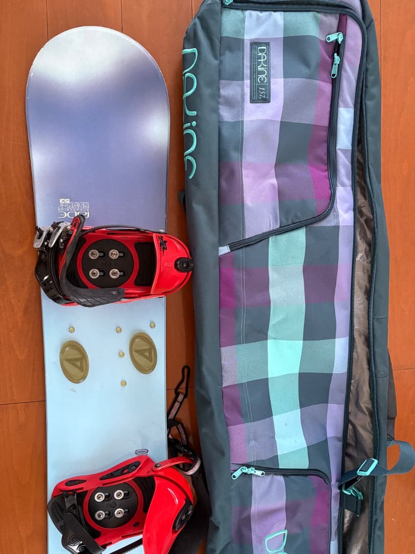 女性スノーボード 赤いバインディング付き　ボードケース付き