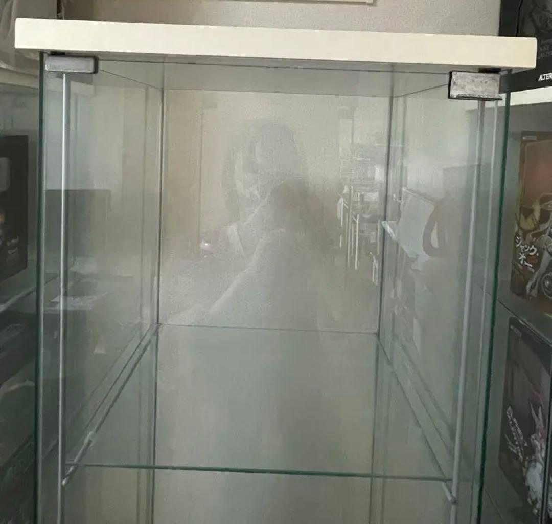 梱包・発送たのメル便】IKEA デトルフ ガラス扉キャビネット - メルカリ