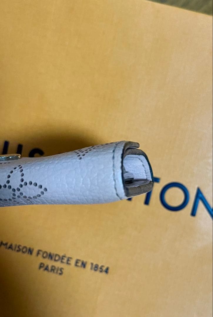 ルイヴィトン キーケース マグノリア ミュルティクレ