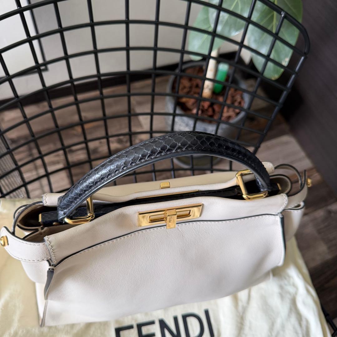 FENDI ピーカブー レギュラー モンスター パイソン アイボリー ショルダー