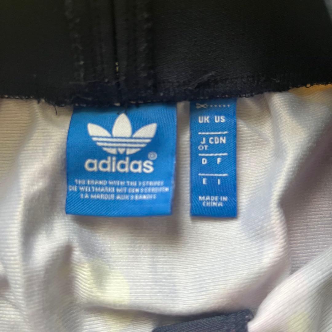 adidas アディダス 花柄 Aライン スカート サイドライン 総柄 フレア