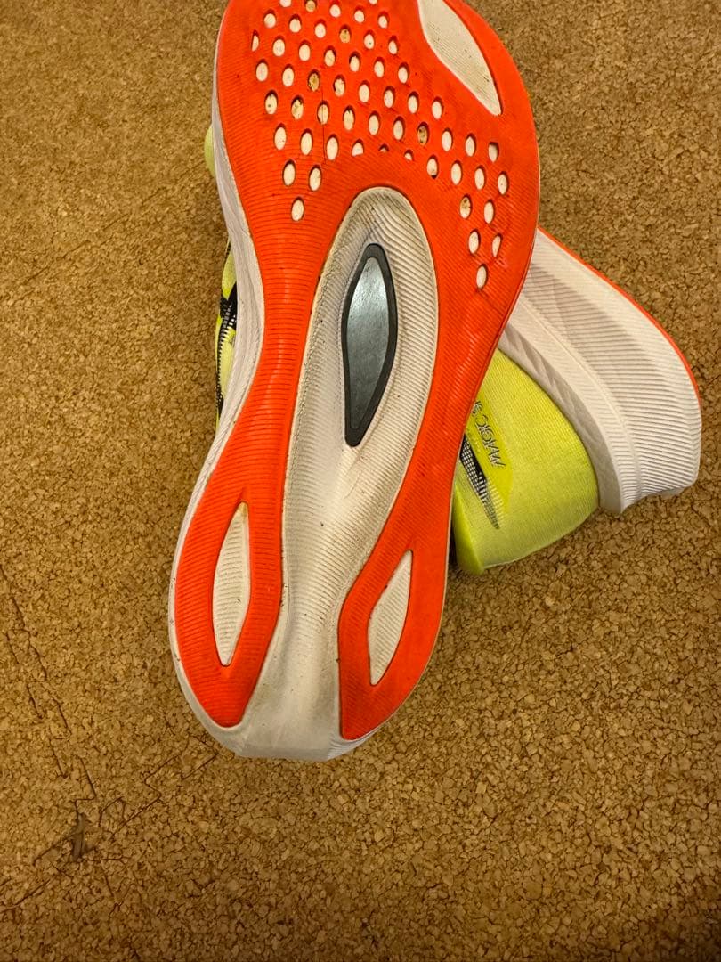 ASICS マジックスピード4 イエロー　26.5cm