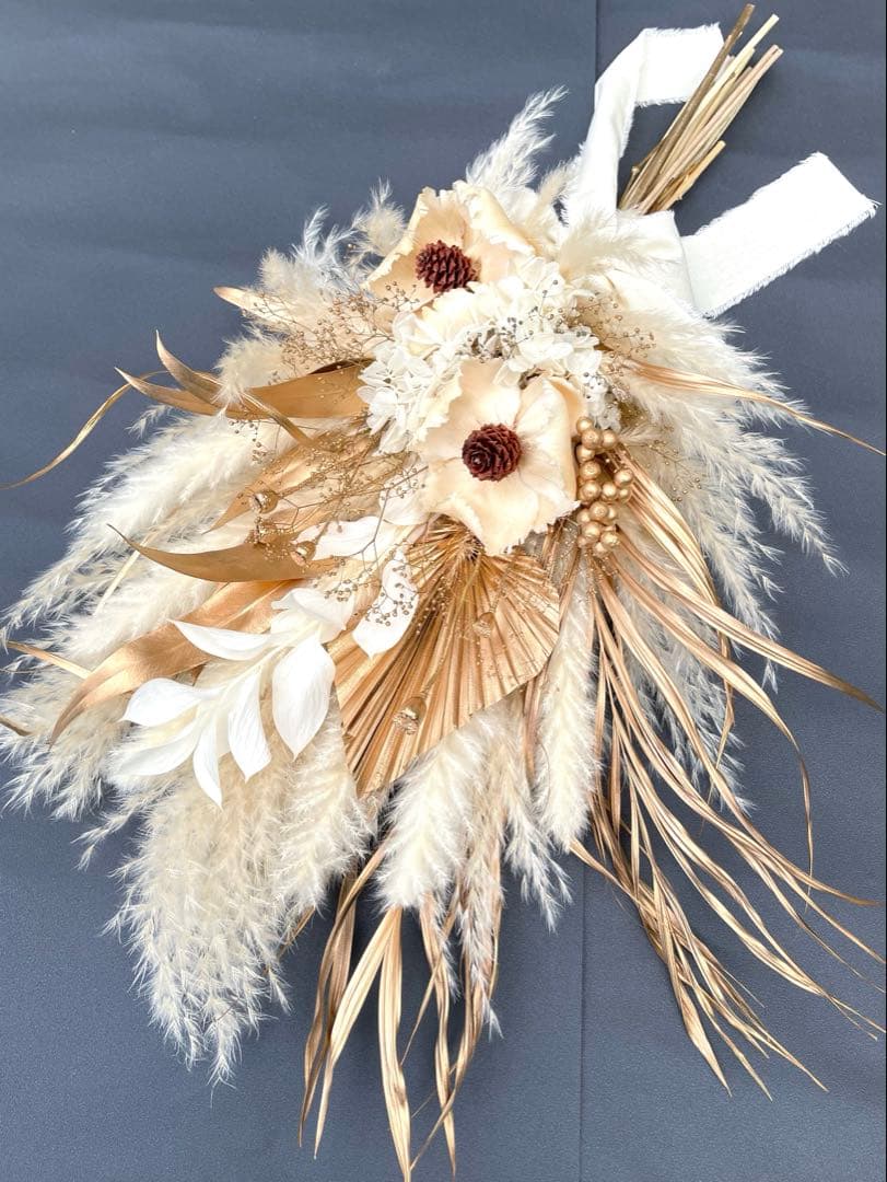 煌めくゴールドホワイトブーケ　ウエディングブーケ　前撮り　ドライフラワースワッグ