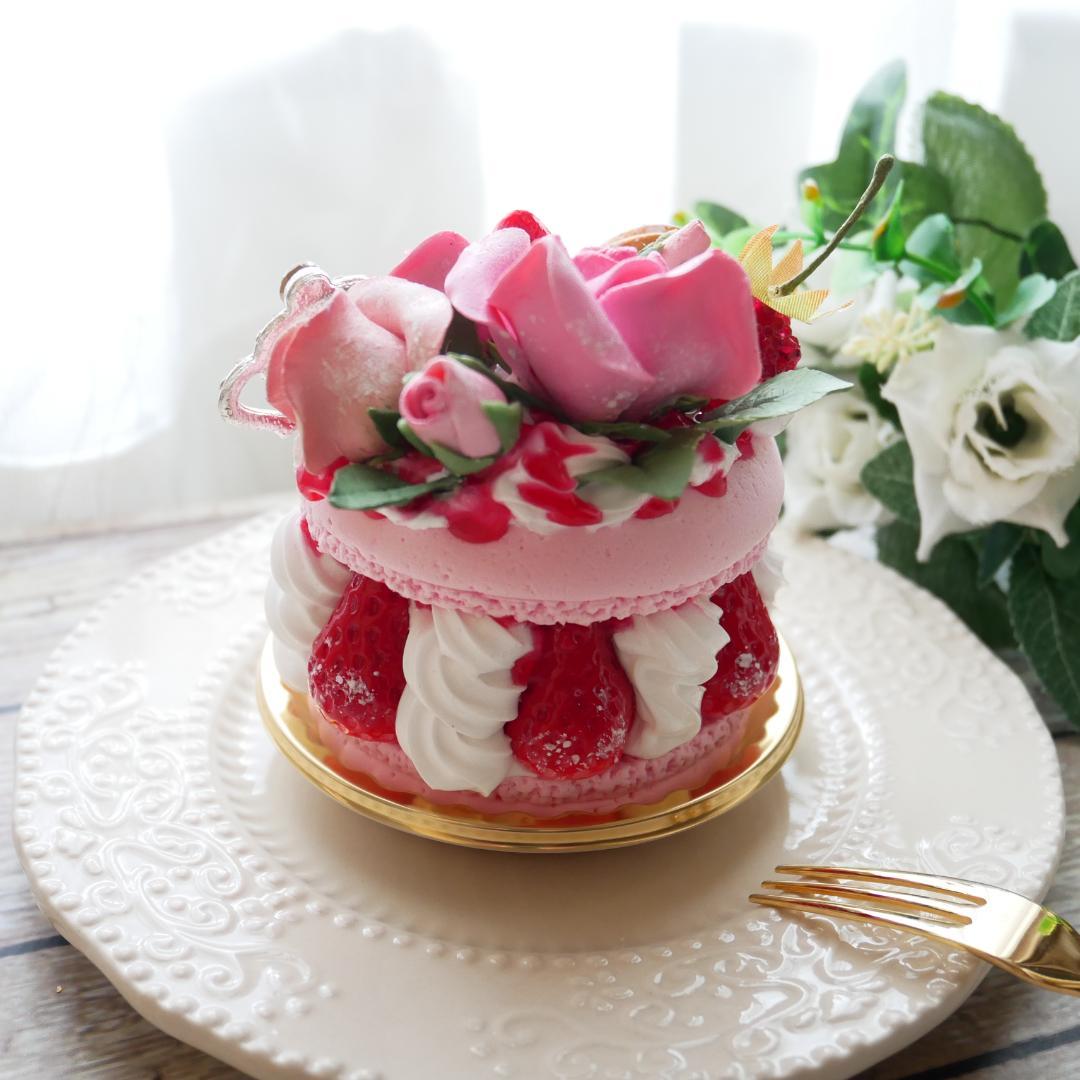 【マロングラッセ様】苺づくし♡可愛いロールケーキ/薔薇♡苺の贅沢マカロンケーキ◆