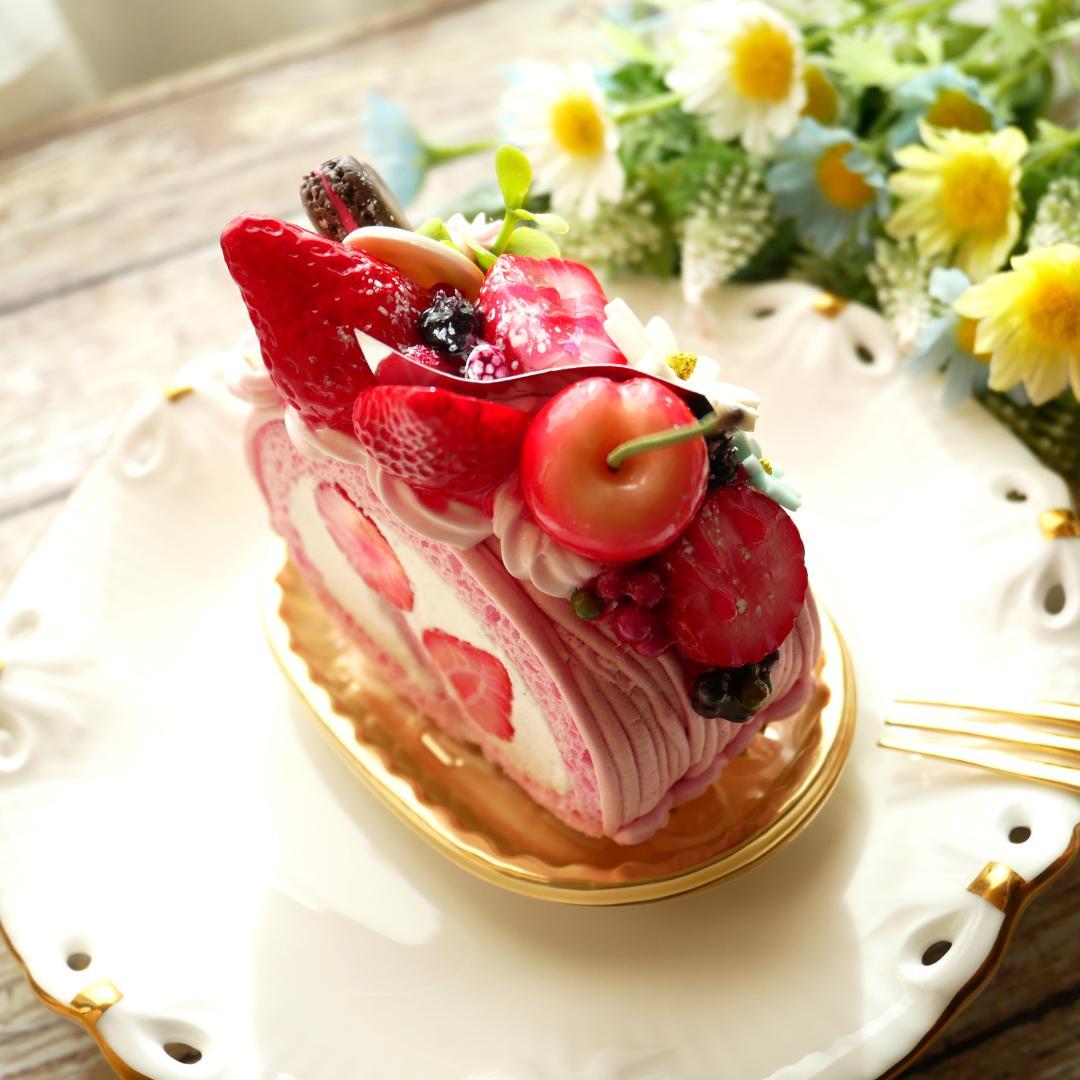 【マロングラッセ様】苺づくし♡可愛いロールケーキ/薔薇♡苺の贅沢マカロンケーキ◆