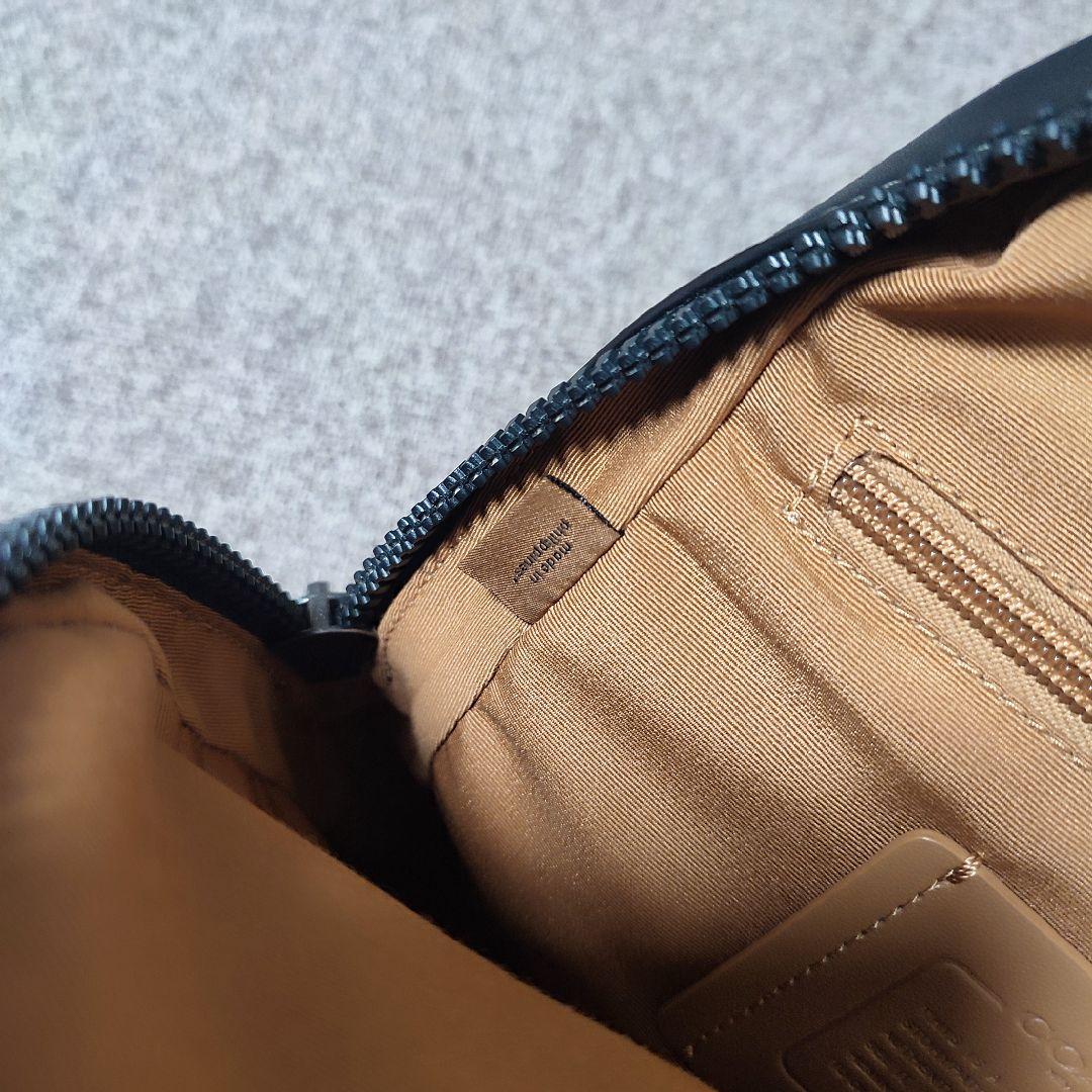 COACH　ボディバッグ　レアカラー