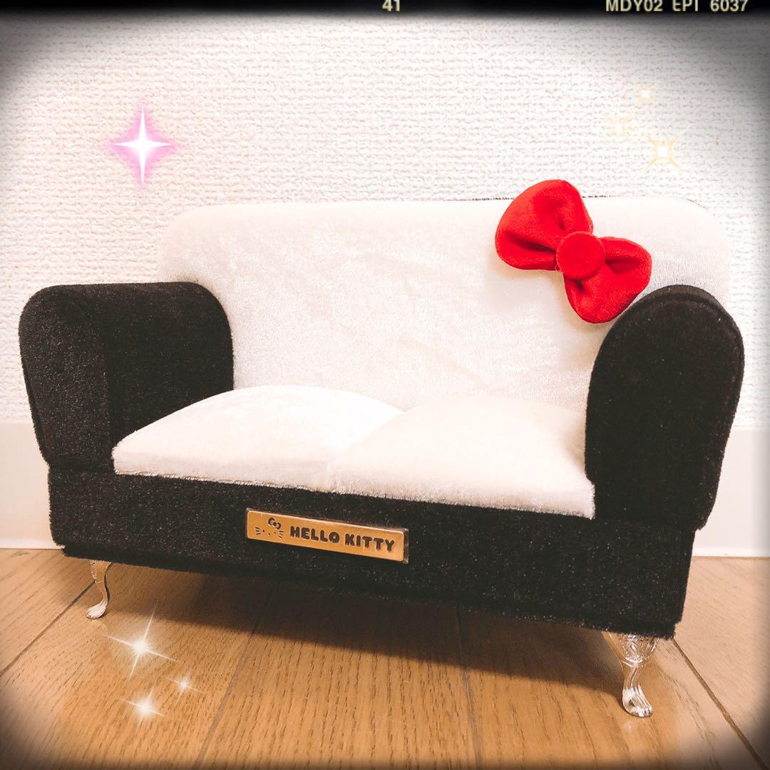 新品 ハローキティ ラグジュアリーソファー型ジュエリーボックス